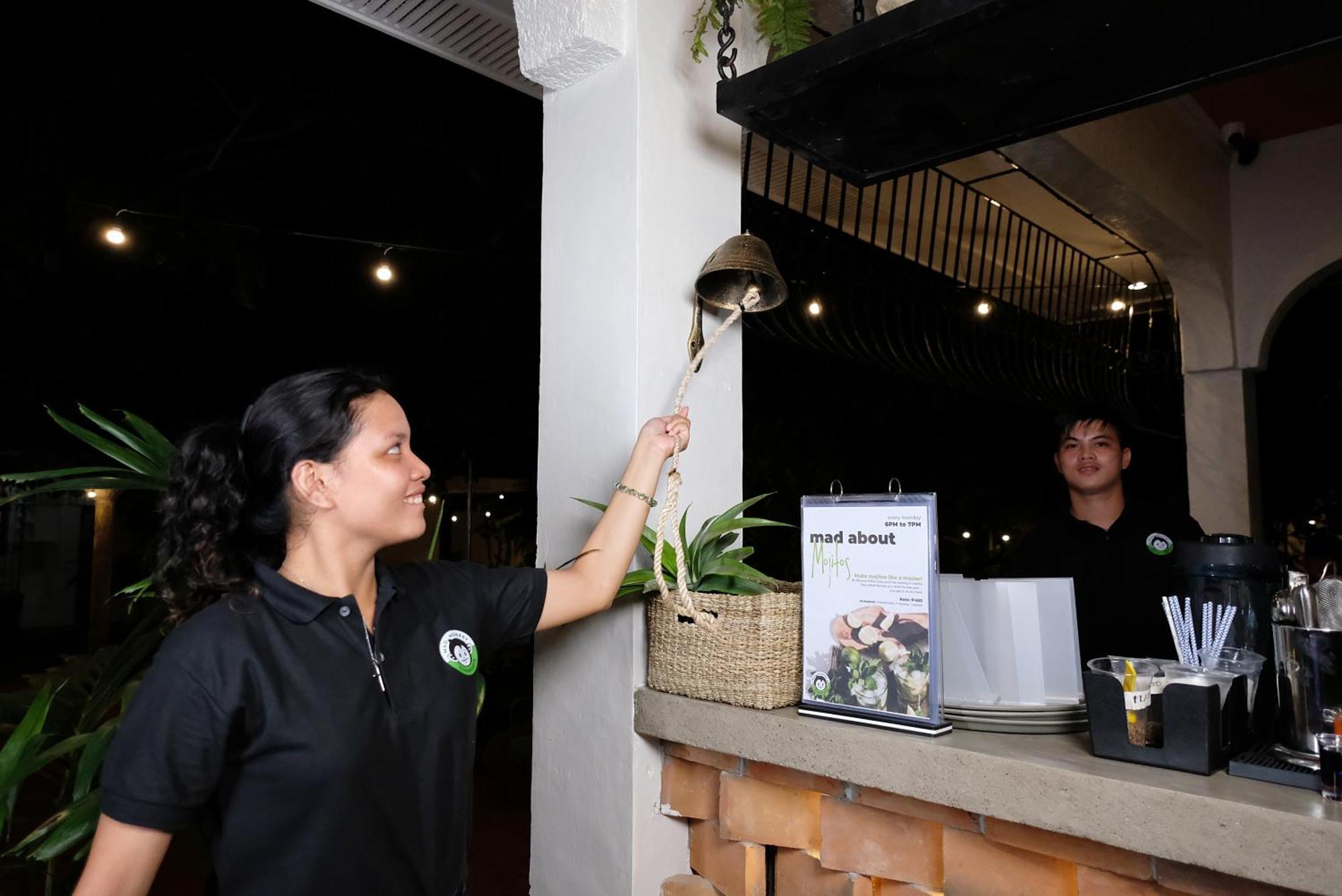 ドゥマゲティ Mad Monkey Dumagueteホステル エクステリア 写真